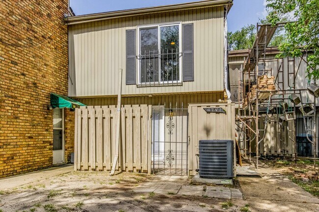 Primary Photo - 4741 Huron Dr