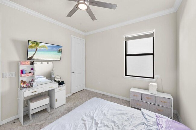 Building Photo - 4762 Roldan Ct