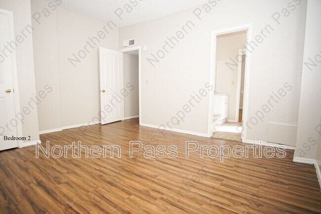 Building Photo - 3403 Pershing Dr