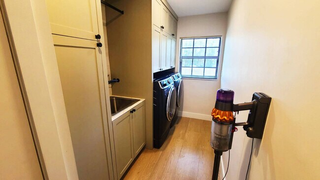 Building Photo - 4312 NE 22nd Ave