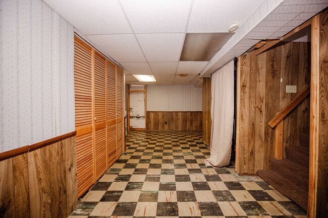 Building Photo - West Toledo 3 Bedroom