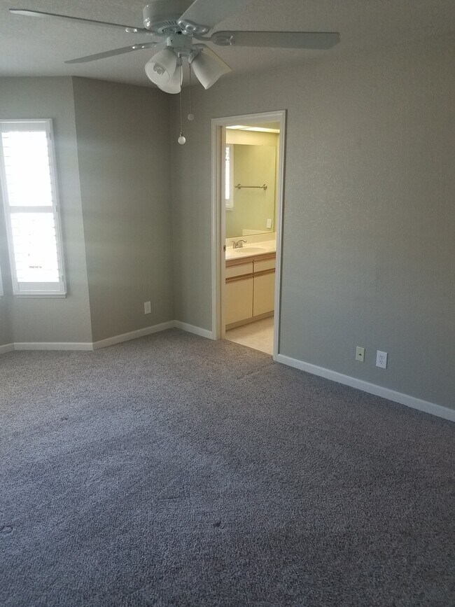 Building Photo - Highly Desirable Valley Club Circle Condo – Gated Napa Living