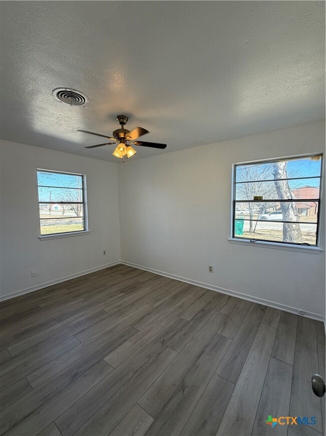 Building Photo - 1102 S Ann Blvd