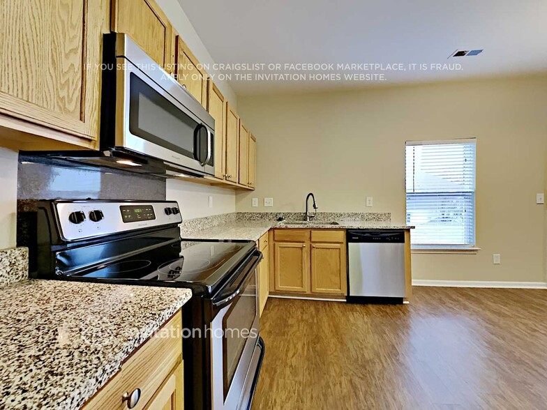 Building Photo - 8133 Chatham Oaks Dr