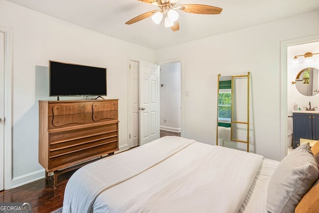 Building Photo - 2100 Cascade Rd