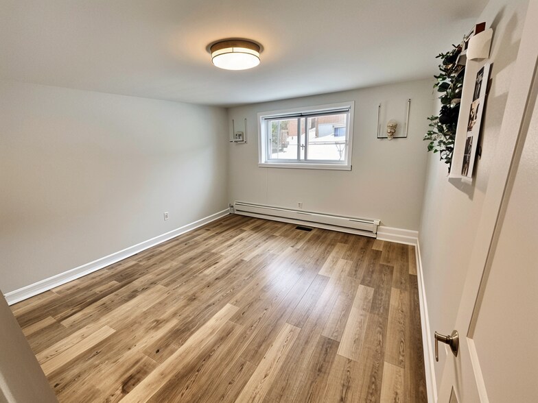 Building Photo - 4420 Forest Ave