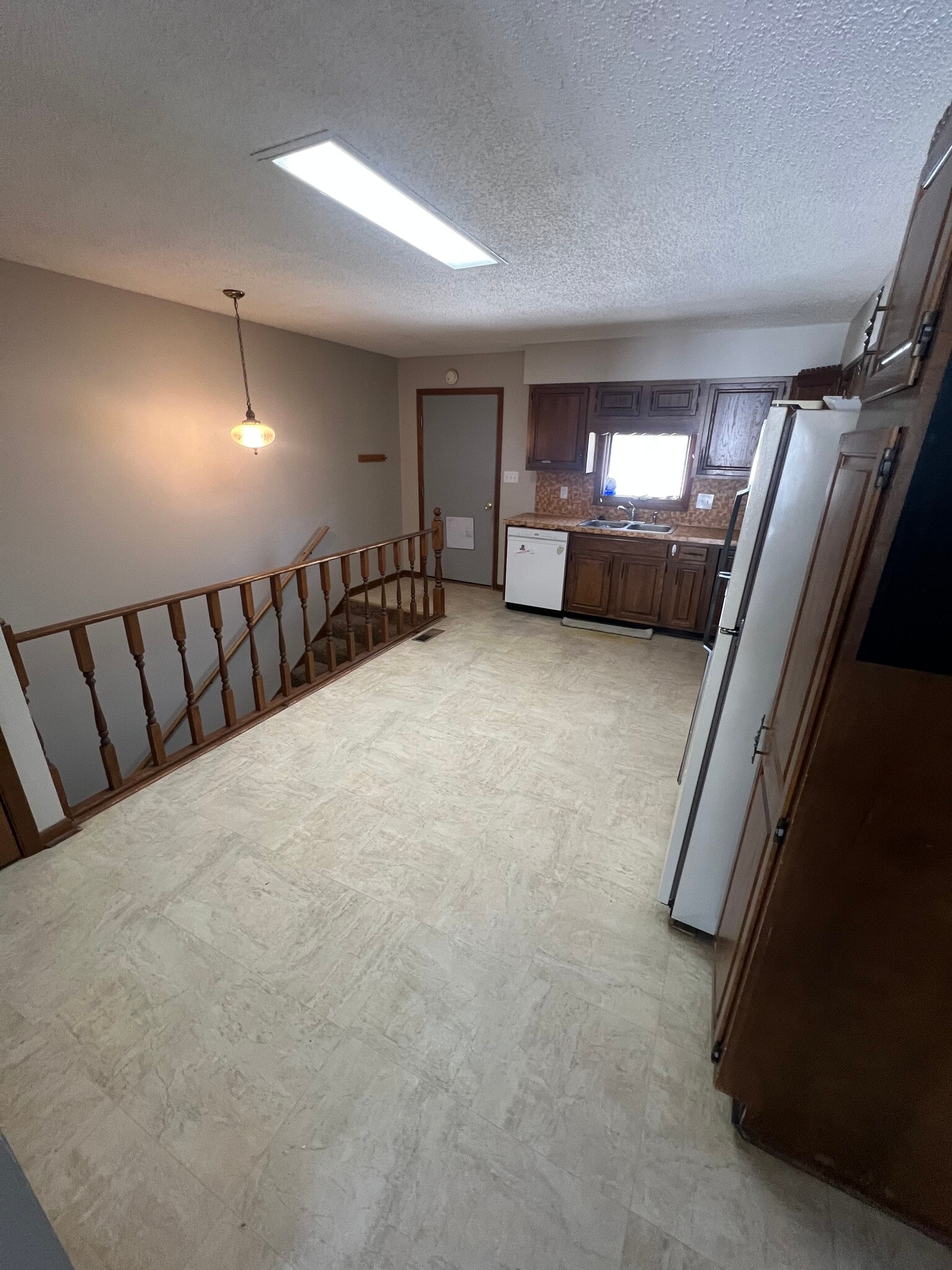 Building Photo - 433 S Ridge Rd