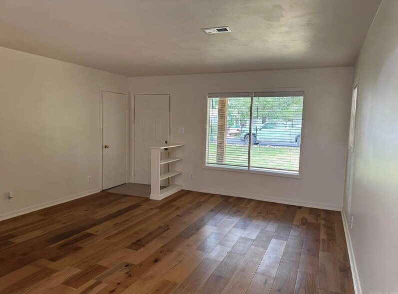 Building Photo - 128 Hiawatha Dr