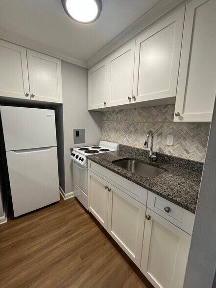 Building Photo - 15 Fairfax Ave