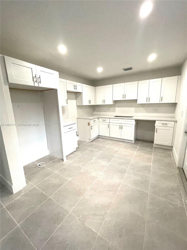 Building Photo - 1666 SW 3rd Ct