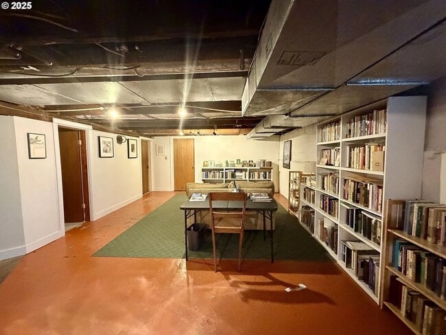 Building Photo - 1702 Cedar St