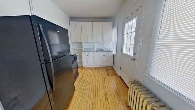 Building Photo - 1st Floor Apartment