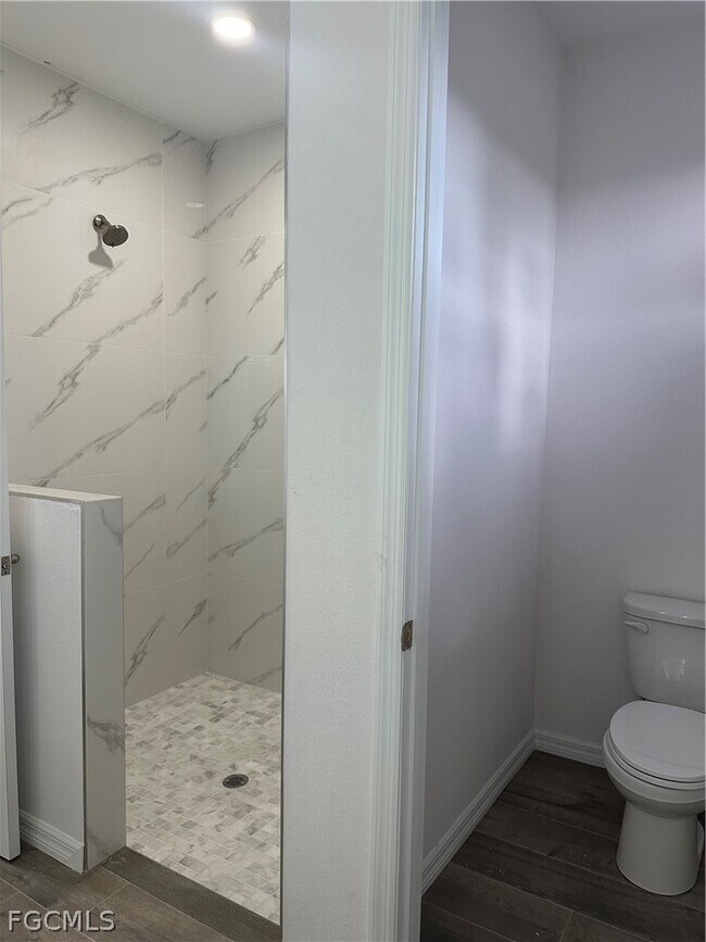 Building Photo - 2329 NW 27th Ave