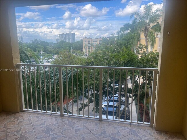 Building Photo - 19555 E Country Club Dr