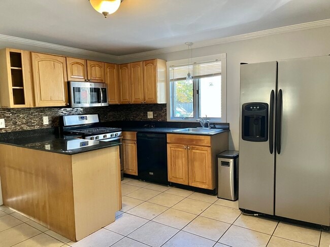 Building Photo - 265 Sylvan St