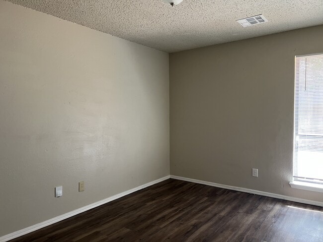 Building Photo - 12602 Abbotts Way