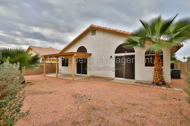 Building Photo - 4230 E Woodland Dr