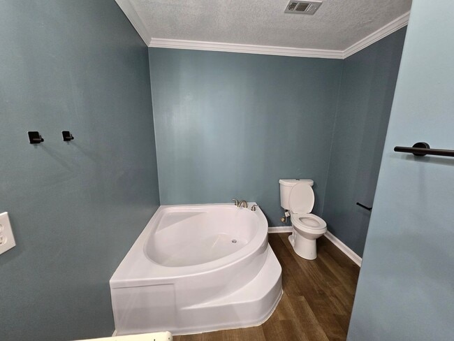 Building Photo - 5527 Lassen St