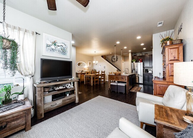 Building Photo - Gorgeous Gold Hills Mesa 2 Bedroom