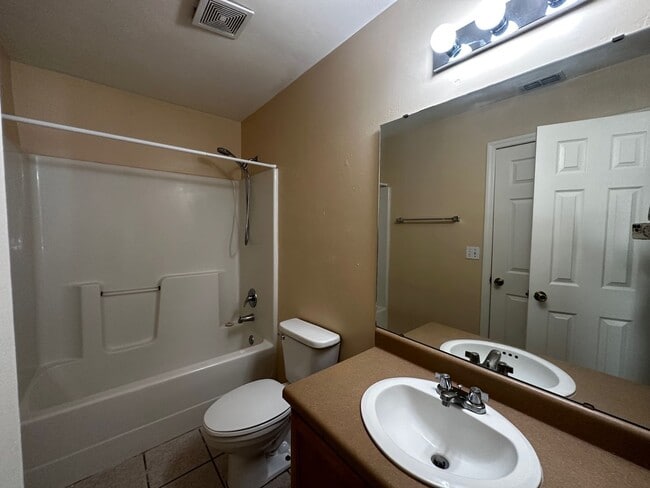 Building Photo - The Cove - 2218
