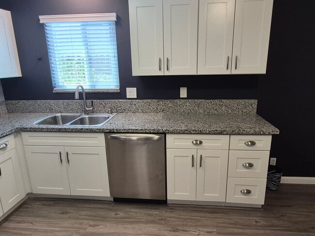 Building Photo - 3 Bedroom Orangevale Home