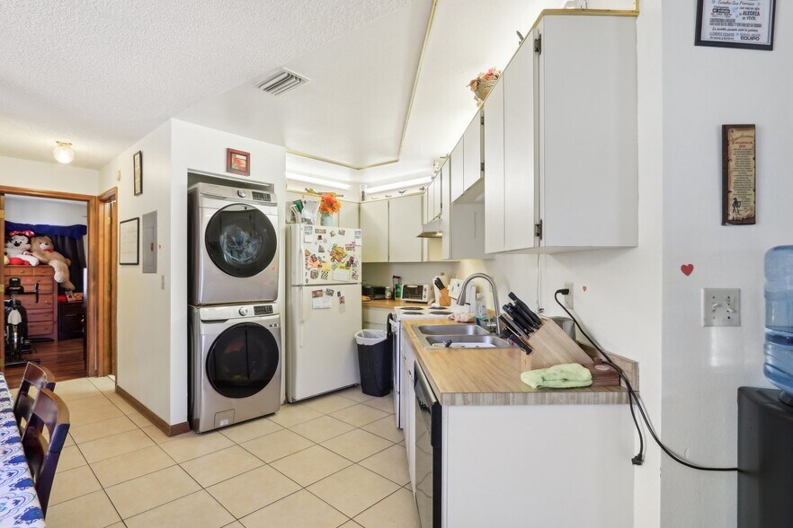 Building Photo - 371 Cocoa Ct