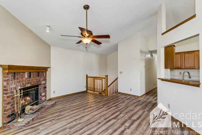 Building Photo - Wonderful Split Level Home in North Wichita