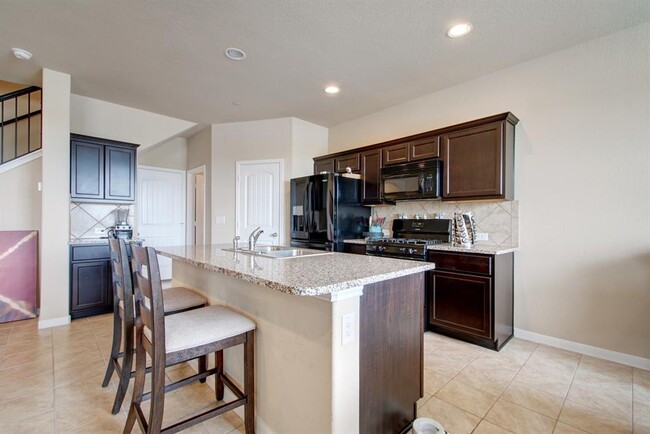 Building Photo - 2880 Donnell Dr