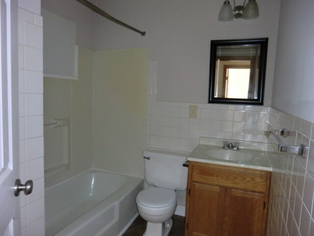 Building Photo - 2117 N Center St