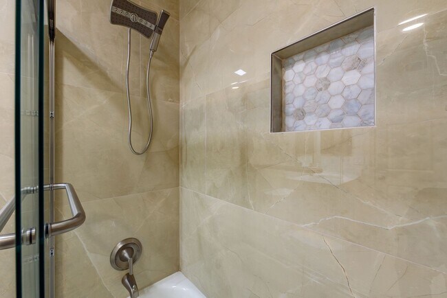 Building Photo - Your Newly Renovated Huntington Beach Oasi...