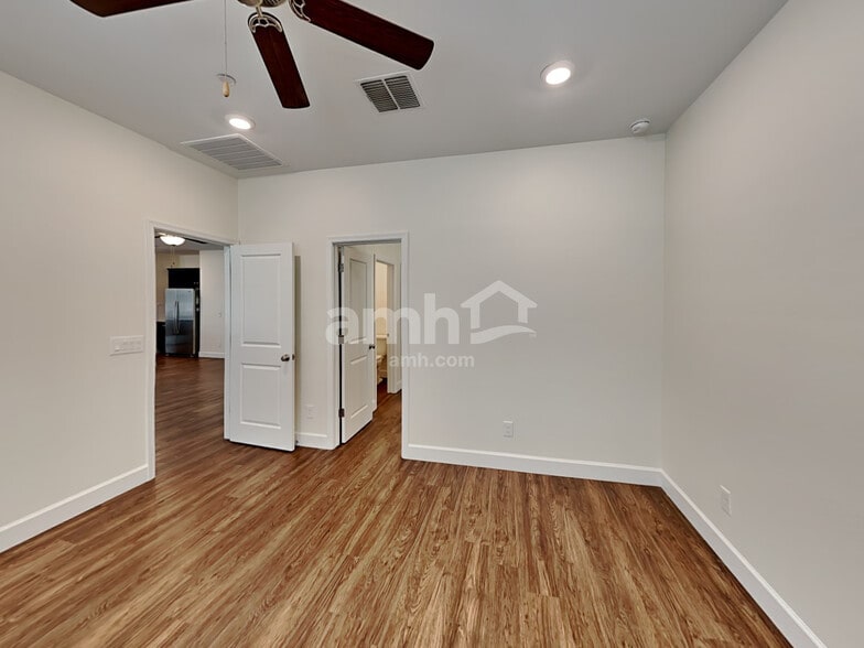 Building Photo - 5962 W Columbine Dr