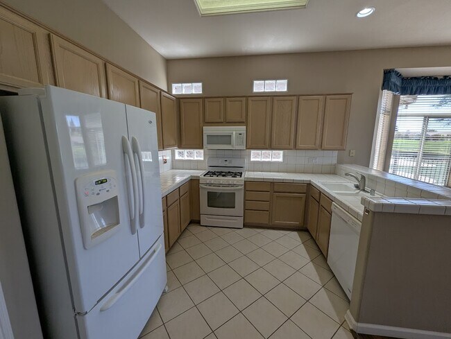 Building Photo - 7090 Lost Lake Ln