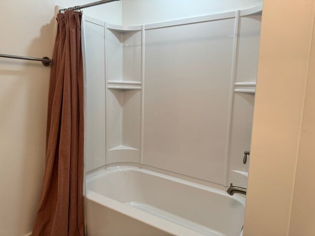 Building Photo - Beautiful 3BR Townhome in Franklin