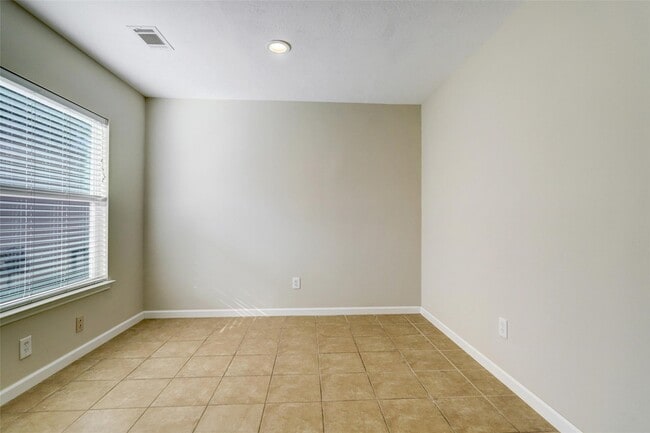 Building Photo - 18319 Austin Oak Ln