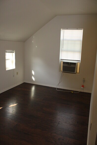Building Photo - 220 Methow St