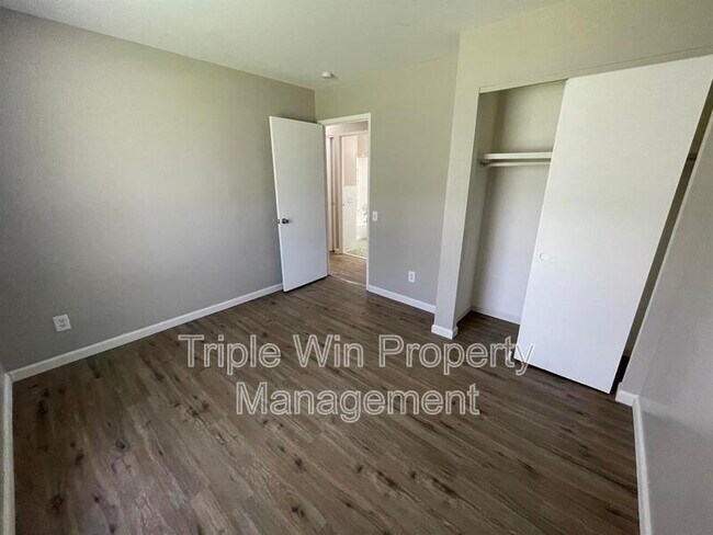 Building Photo - 690 Wiethaupt Rd
