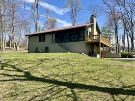Building Photo - 416 Banks Mountain Dr