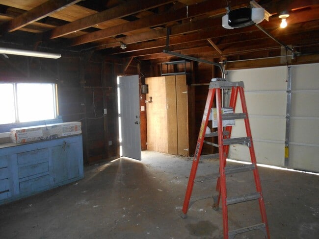 Building Photo - Completely Remodeled Home in Vibrant Sellw...