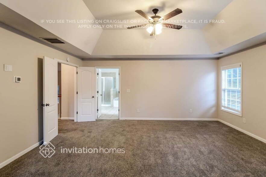 Building Photo - 625 Excalibur Ct SE