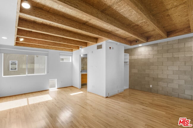 Building Photo - 717 Highland Ave