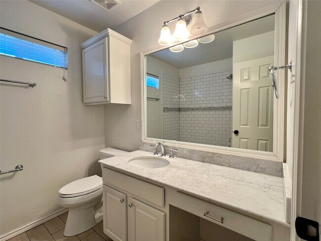 Building Photo - 9705 Hickory St