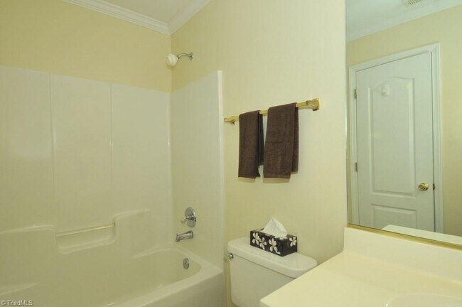 Building Photo - One level living with 1 car garage on golf course