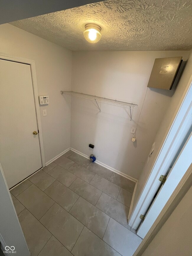 Building Photo - 612 Scotch Pine Dr