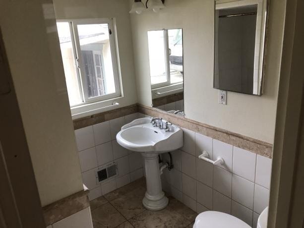 Building Photo - 537 Trouville Ave