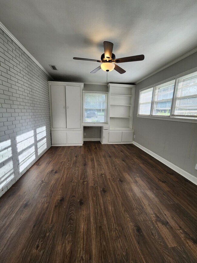 Building Photo - 1213 McRee Dr