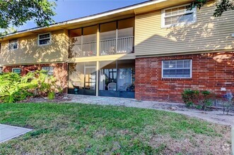 Building Photo - 200 Country Club Dr