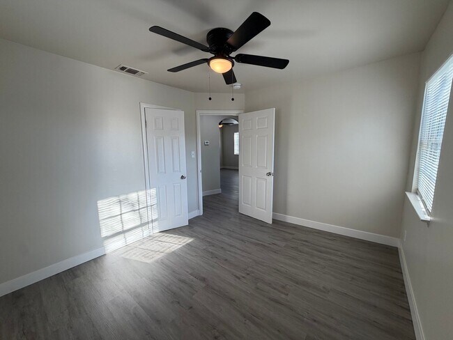 Building Photo - SAC T 2569