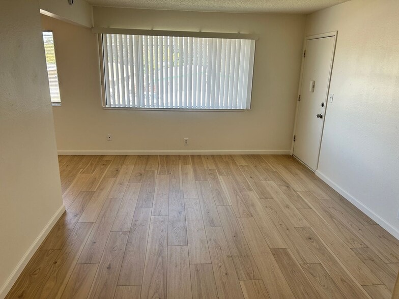 Building Photo - Maple 2