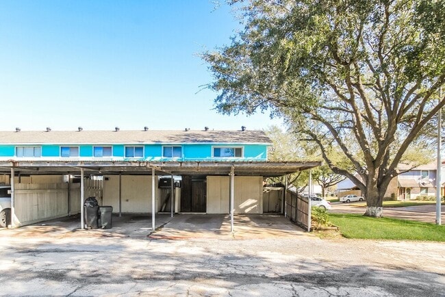 Building Photo - 13483 Castilian Dr