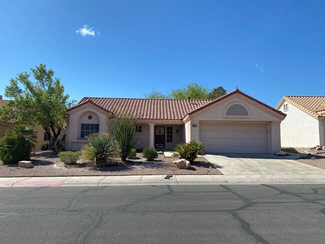 Primary Photo - Sun City Summerlin - 55+ Community. Rare 2...